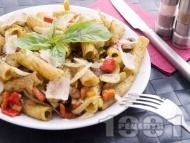 Рецепта Паста макарони с босилеково песто, гъби и зеленчуци